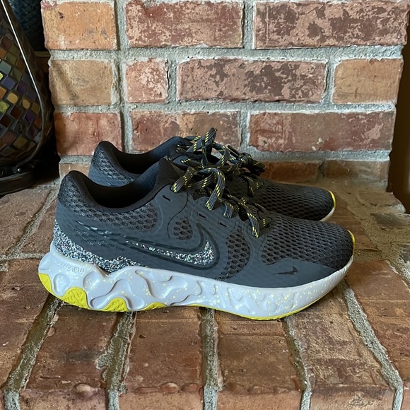 NWOT Nike Renew Ride 2 Gray Sneakers - Picture 2 of 9